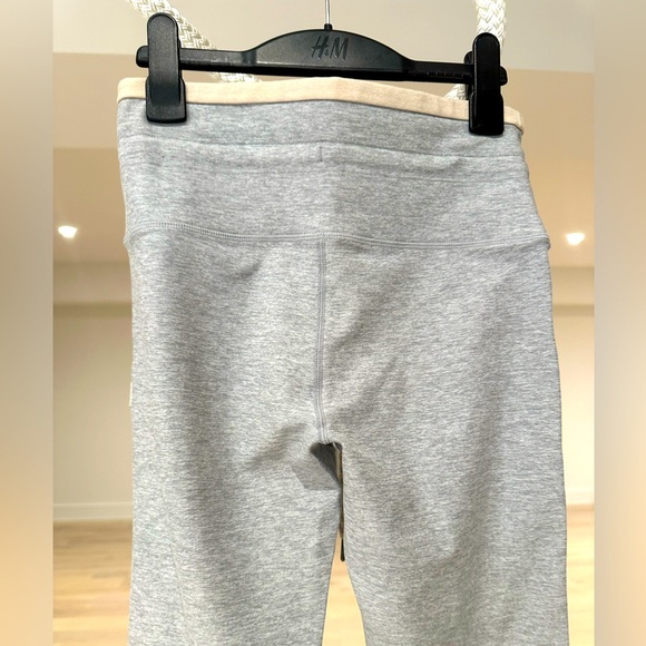 Vuori Women’s Vibe elevation legging size small - Picture 3 of 13